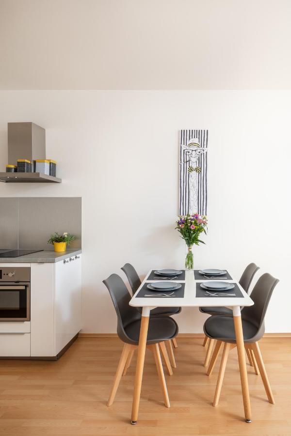 Sunny Apartment In Modrany By Prague Days Экстерьер фото