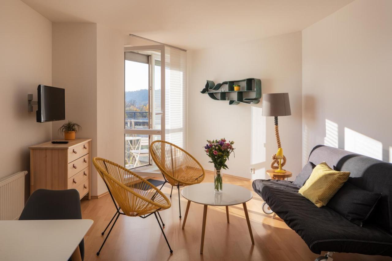 Sunny Apartment In Modrany By Prague Days Экстерьер фото