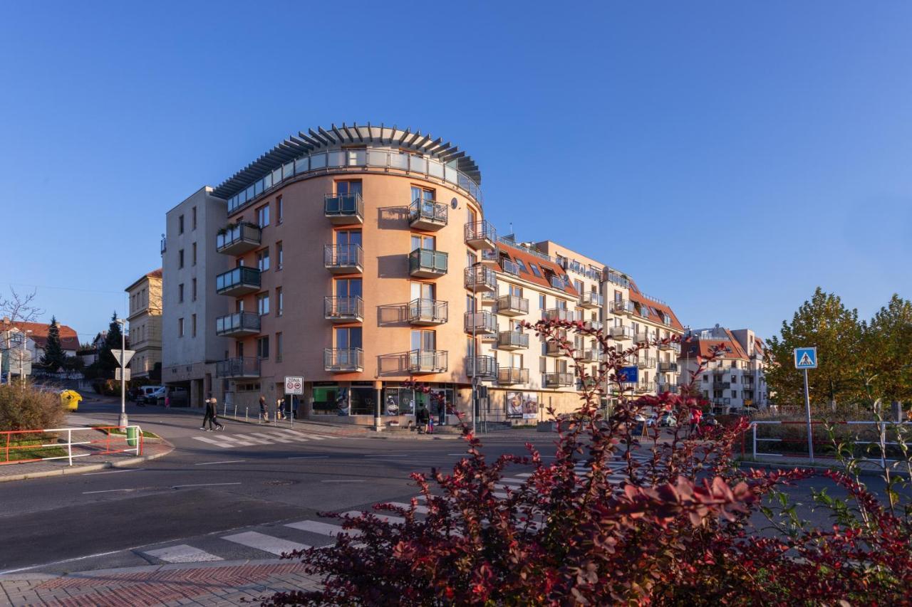 Sunny Apartment In Modrany By Prague Days Экстерьер фото
